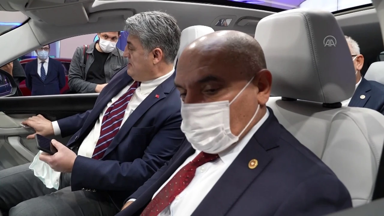 'Yerli otomobili yapamazsınız’ diyen CHP'li vekil TOGG'un direksiyonuna geçti